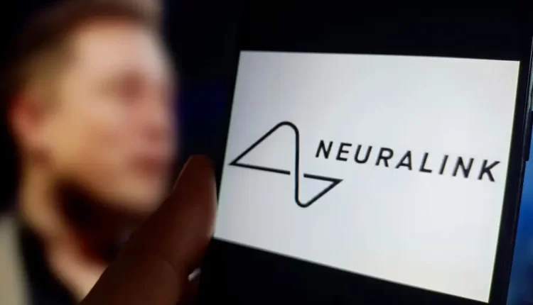 نورالینک اولین تراشه را جاگذاری کرده است