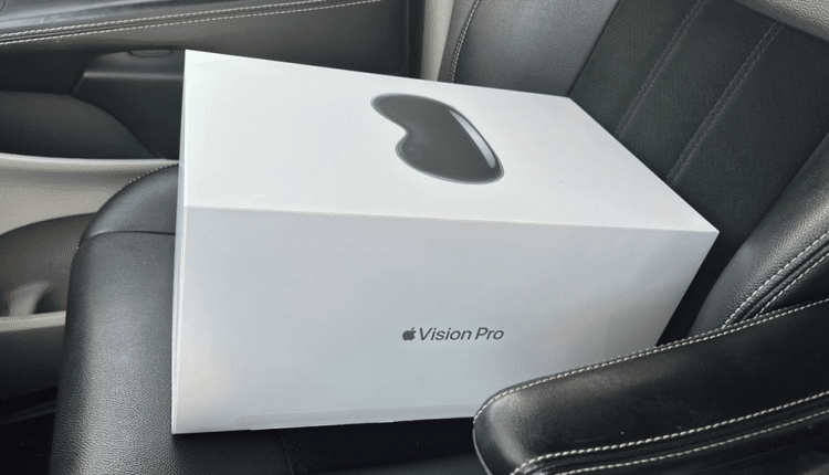 عینک‌های ویژن پرو پس داده می‌شوند