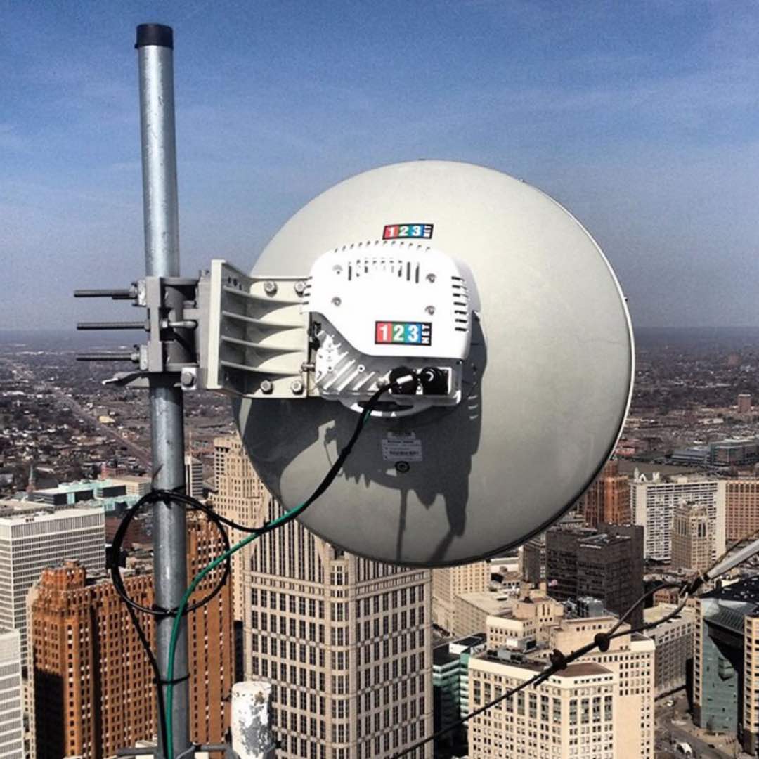 بررسی تعرفه ماهانه سرویس پهنای باند اختصاصی در سال ۱۴۰۴ پهنای باند اختصاصی